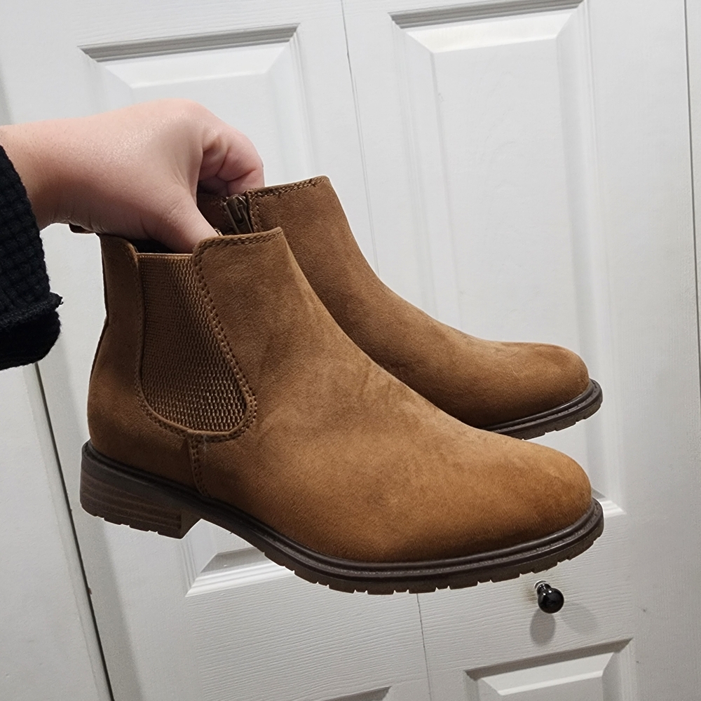 Women's Chelsea Ankle Boots in Chestnut Brown